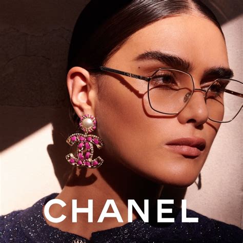 Monochromatic Elegance – CHANEL Eyewear 